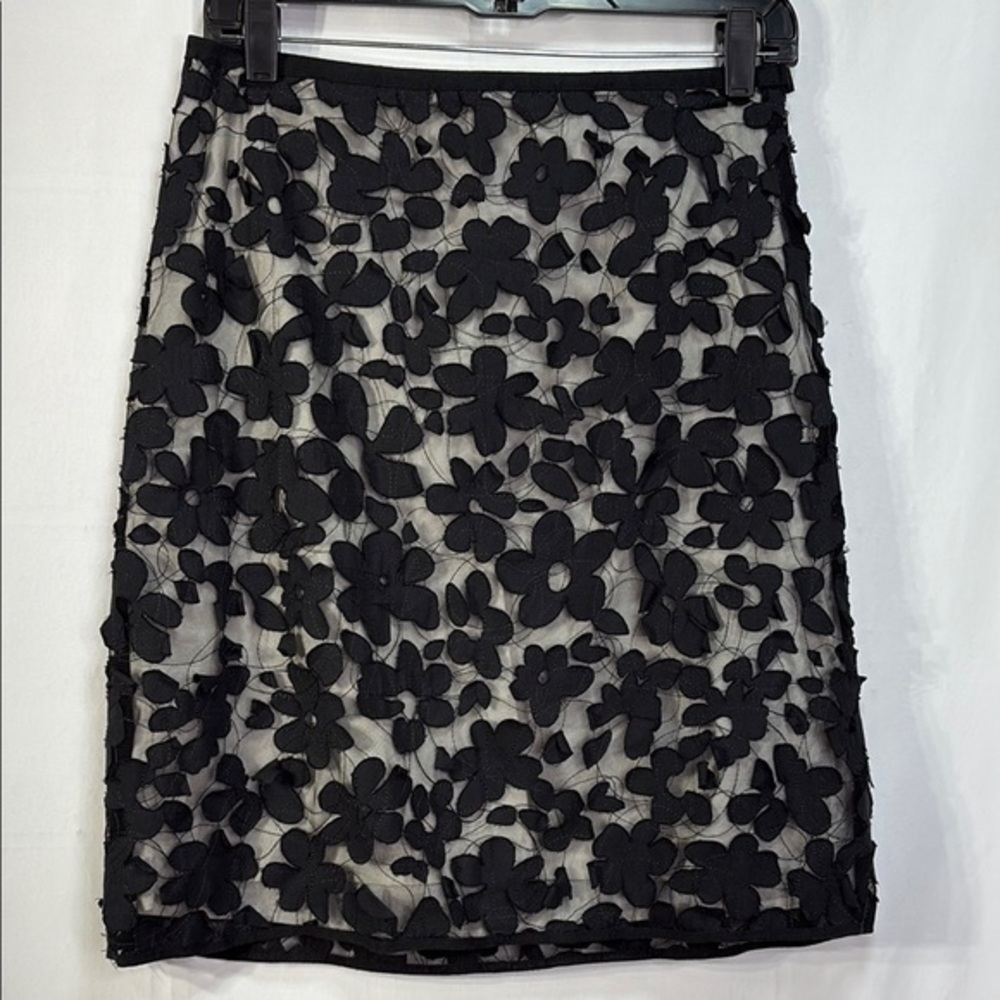 🪿 Max Studio Black Floral Lace appliqué Pencil Skirt